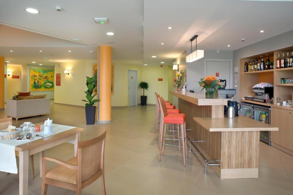 Aparthotel Domitys Les Cles D'Or Orthez Exterior foto